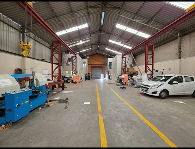 1,400M² WAREHOUSE FOR SALE IN ROBERTSHAM